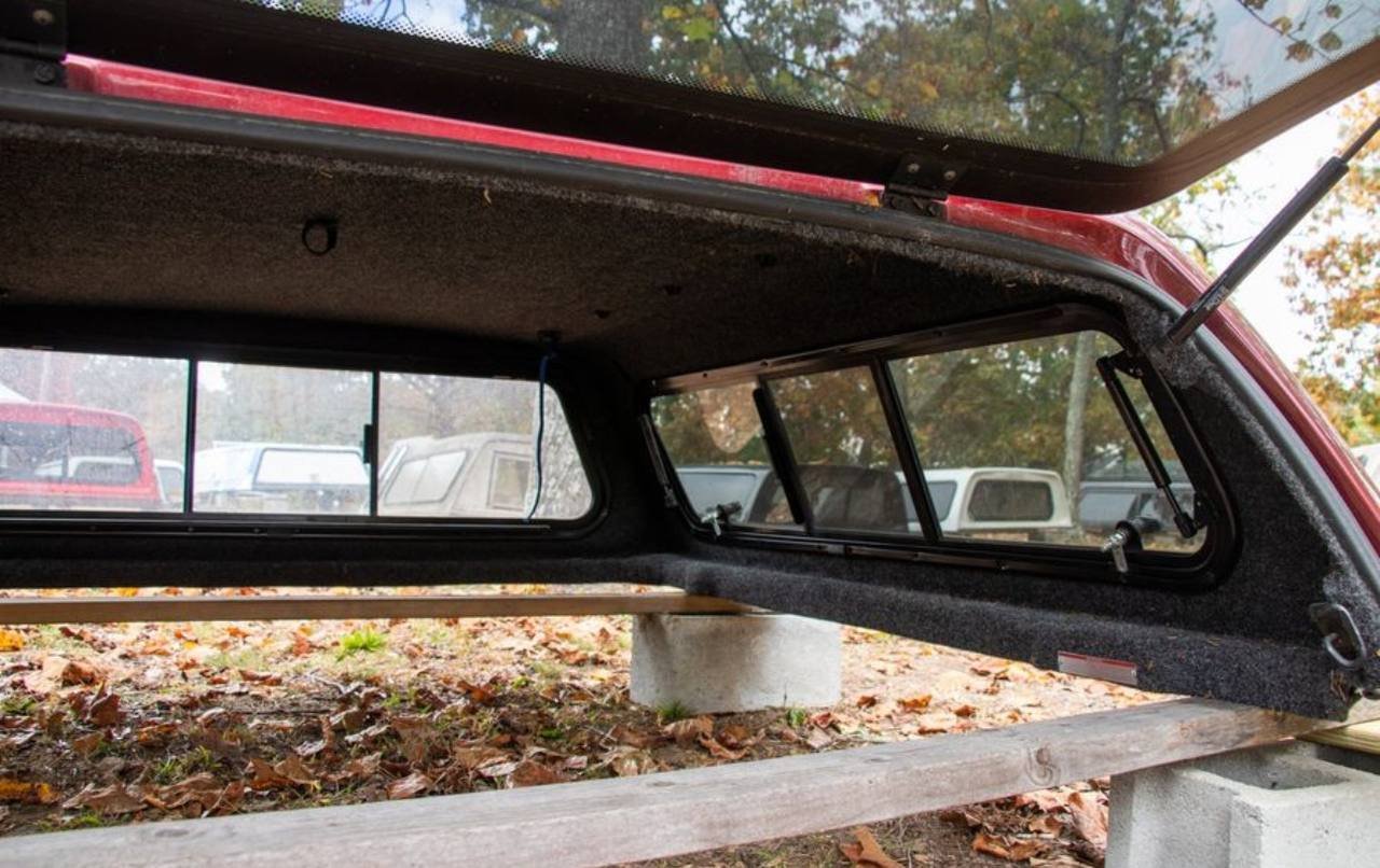 2014–2018 Chevy/GMC 1500 Camper Shell (5.7 ft Bed) view 2